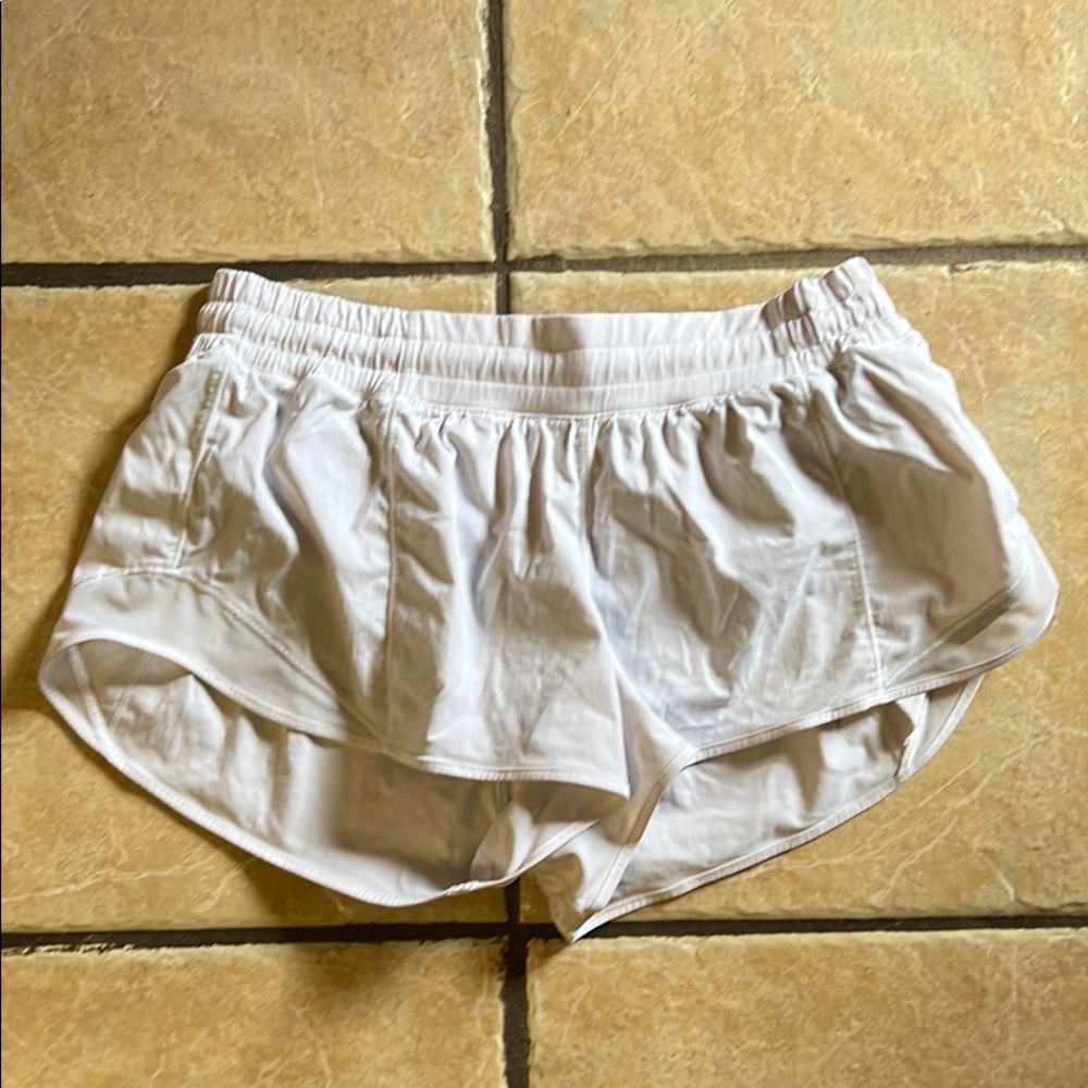 Lululemon 2.5” white shorts